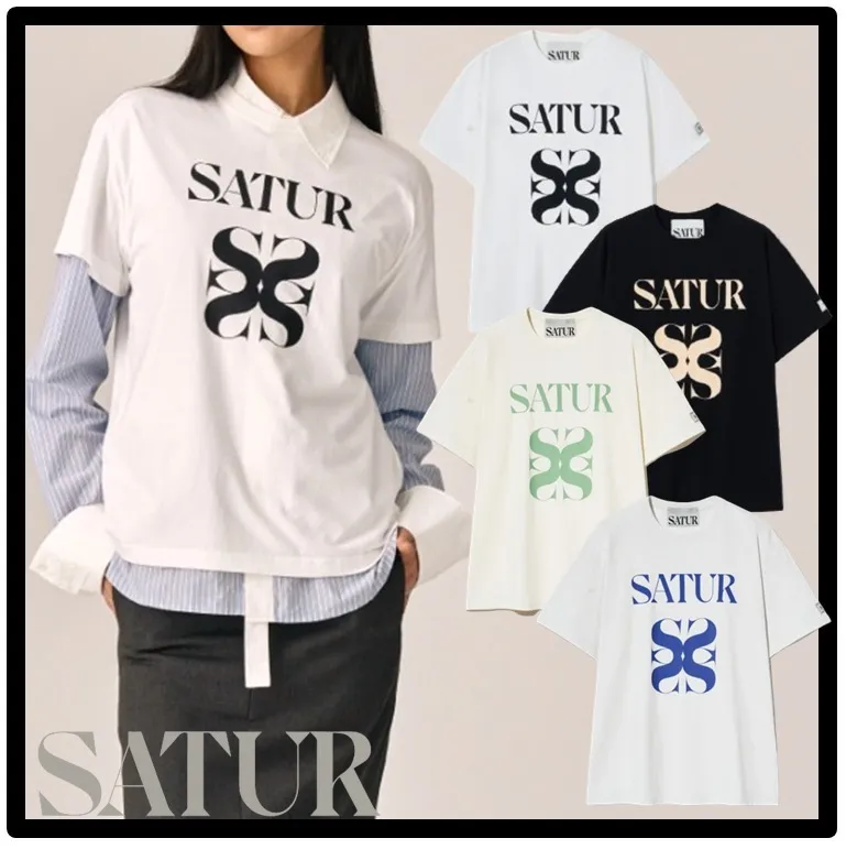 SATUR  |Unisex Street Style Logo T-Shirts